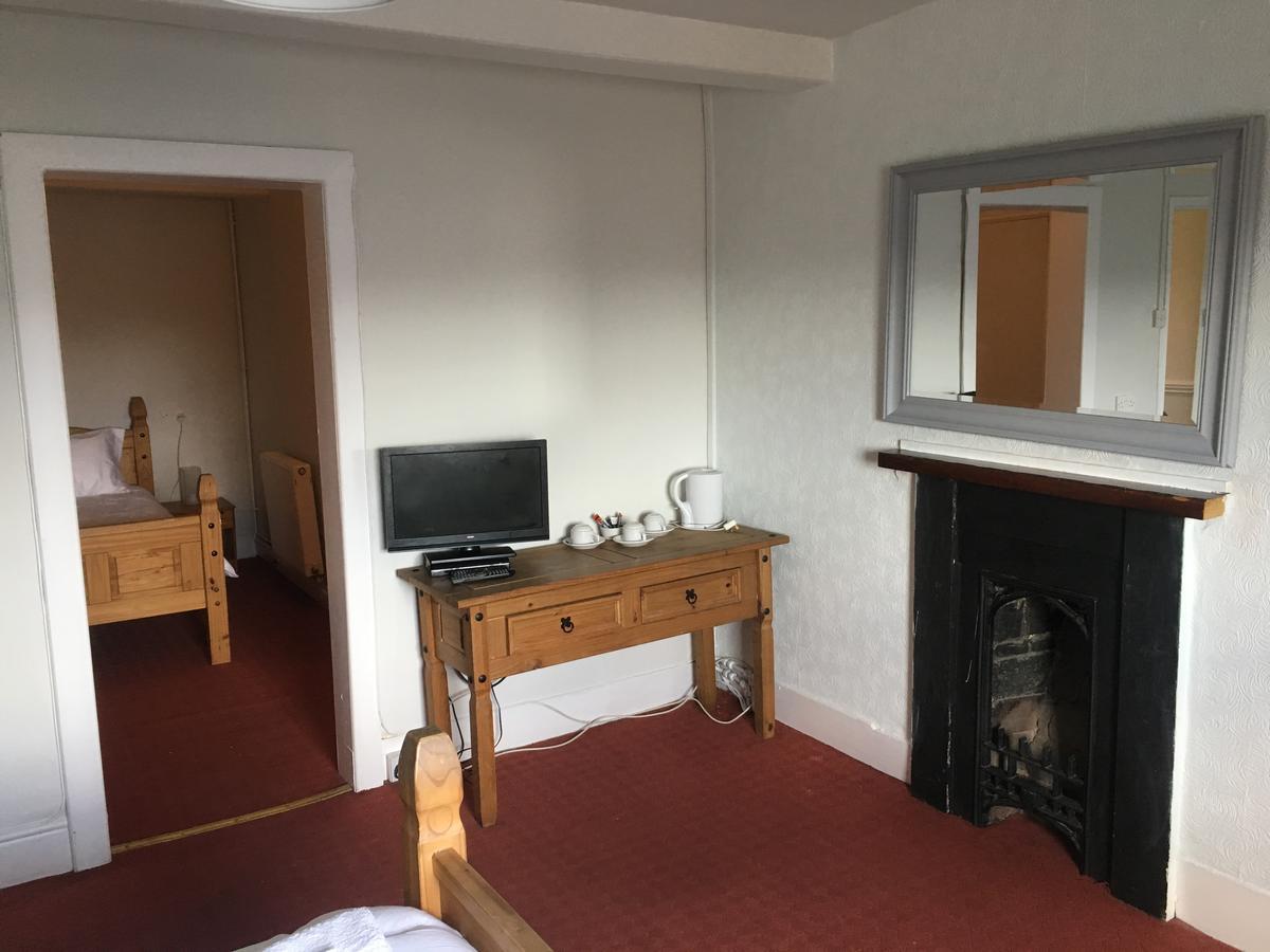 The Cross Keys Hotel Llanymynech Eksteriør billede