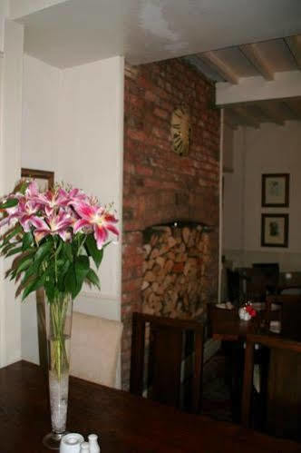 The Cross Keys Hotel Llanymynech Eksteriør billede